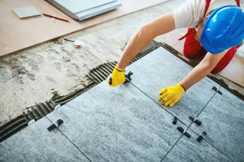 d&eacute;couvrez le co&ucirc;t du carrelage au m2, les facteurs qui influencent le prix et des conseils pour bien estimer votre budget travaux. comparez et faites le bon choix pour votre projet !