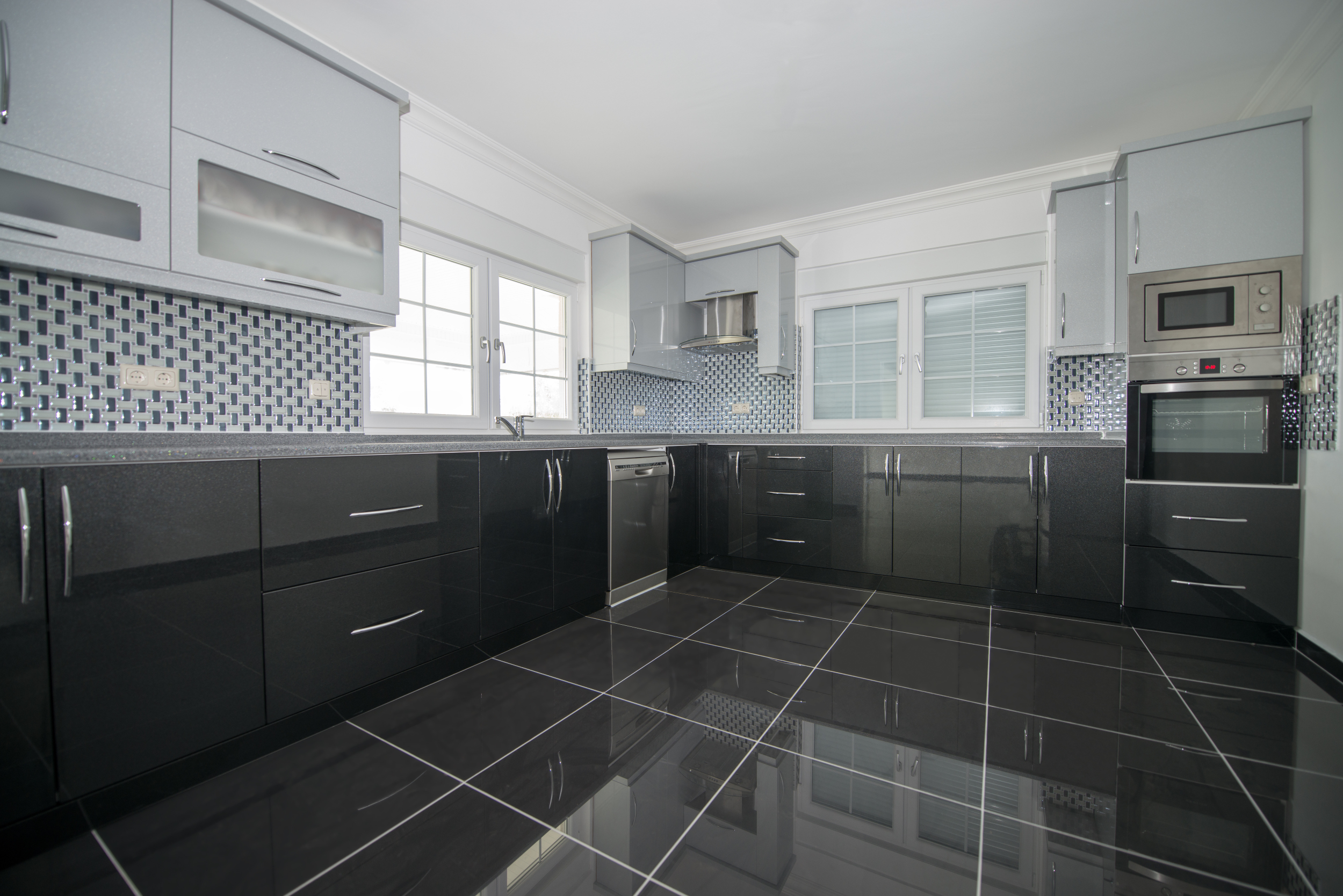 d&eacute;couvrez tout ce qu'il faut savoir sur le co&ucirc;t du carrelage au m2 : prix moyens, facteurs qui influencent le tarif, conseils pour estimer votre budget et r&eacute;ussir votre projet de pose de carrelage.