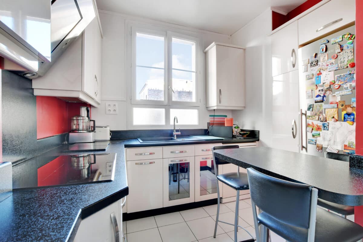 découvrez nos réalisations de cuisines rénovées à courbevoie : transformation moderne, matériaux de qualité et conseils personnalisés pour un espace fonctionnel et élégant.