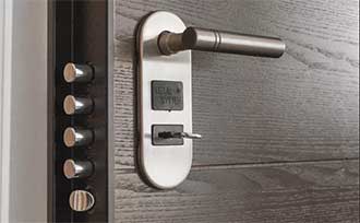 obtenez rapidement votre devis pour la pose, le remplacement ou la réparation de serrure. comparez les tarifs des serruriers professionnels proches de chez vous et sécurisez votre habitation au meilleur prix.