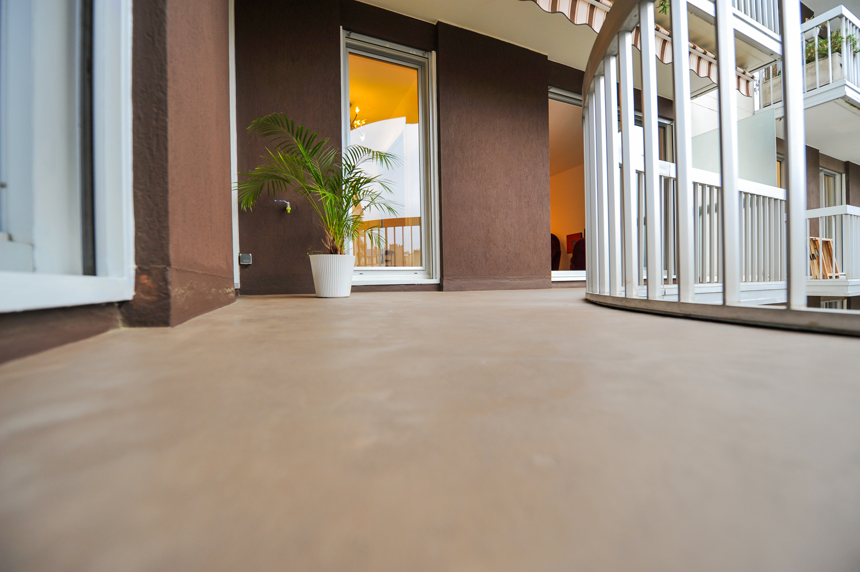 d&eacute;couvrez le prix du b&eacute;ton cir&eacute; au m2 en 2024 : tarifs moyens, facteurs qui influencent le co&ucirc;t, conseils pour votre projet et estimation d&eacute;taill&eacute;e pour chaque type de surface.