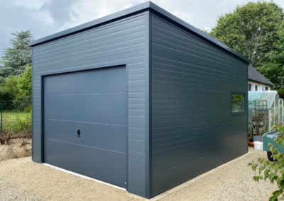 d&eacute;couvrez les diff&eacute;rents prix d'un garage : co&ucirc;ts de construction, achat, location et conseils pour choisir le meilleur garage adapt&eacute; &agrave; votre budget.