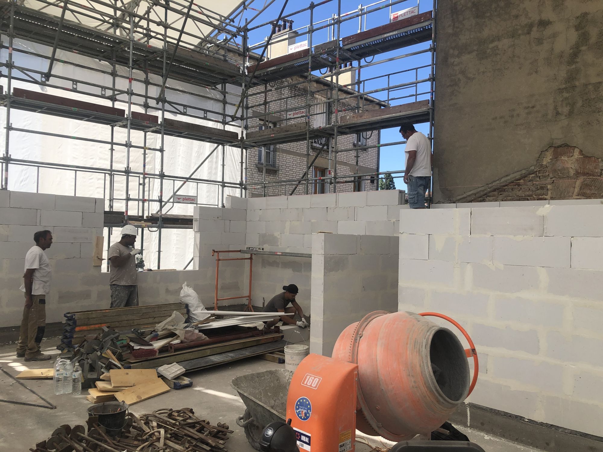 d&eacute;couvrez nos solutions compl&egrave;tes de r&eacute;novation de b&acirc;timents : am&eacute;liorez l&rsquo;esth&eacute;tique, la performance &eacute;nerg&eacute;tique et la valeur de votre bien avec l&rsquo;accompagnement de nos experts du secteur.