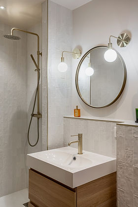 confiez la rénovation de votre salle de bain à courbevoie à des experts qualifiés. solutions sur-mesure, modernisation, optimisation de l'espace et travaux rapides pour un espace fonctionnel et élégant.