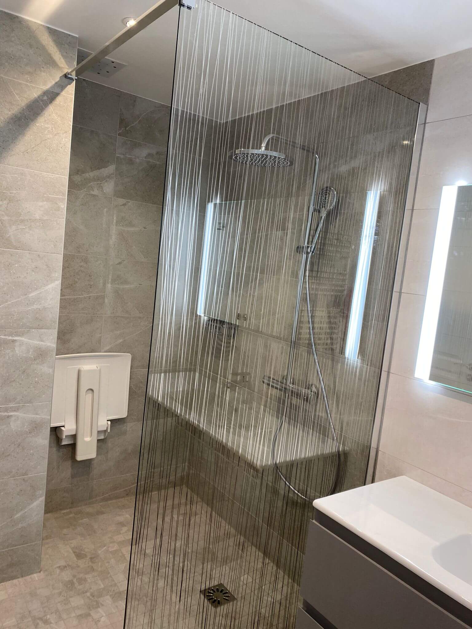 envie de r&eacute;nover votre salle de bain &agrave; courbevoie ? d&eacute;couvrez nos conseils, id&eacute;es tendances et solutions sur mesure pour transformer votre espace avec style et efficacit&eacute;.