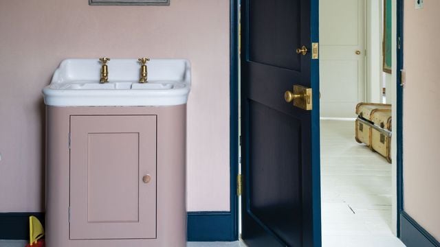 besoin de r&eacute;nover votre salle de bain &agrave; courbevoie ? d&eacute;couvrez nos conseils et solutions pour moderniser, am&eacute;nager et transformer votre espace selon vos envies et votre budget.