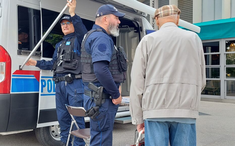 besoin d'une intervention rapide pour une porte bloquée ou endommagée à courbevoie ? nos professionnels en urgence interviennent 24h/24 pour l'ouverture, la réparation ou le remplacement de votre porte en toute sécurité.