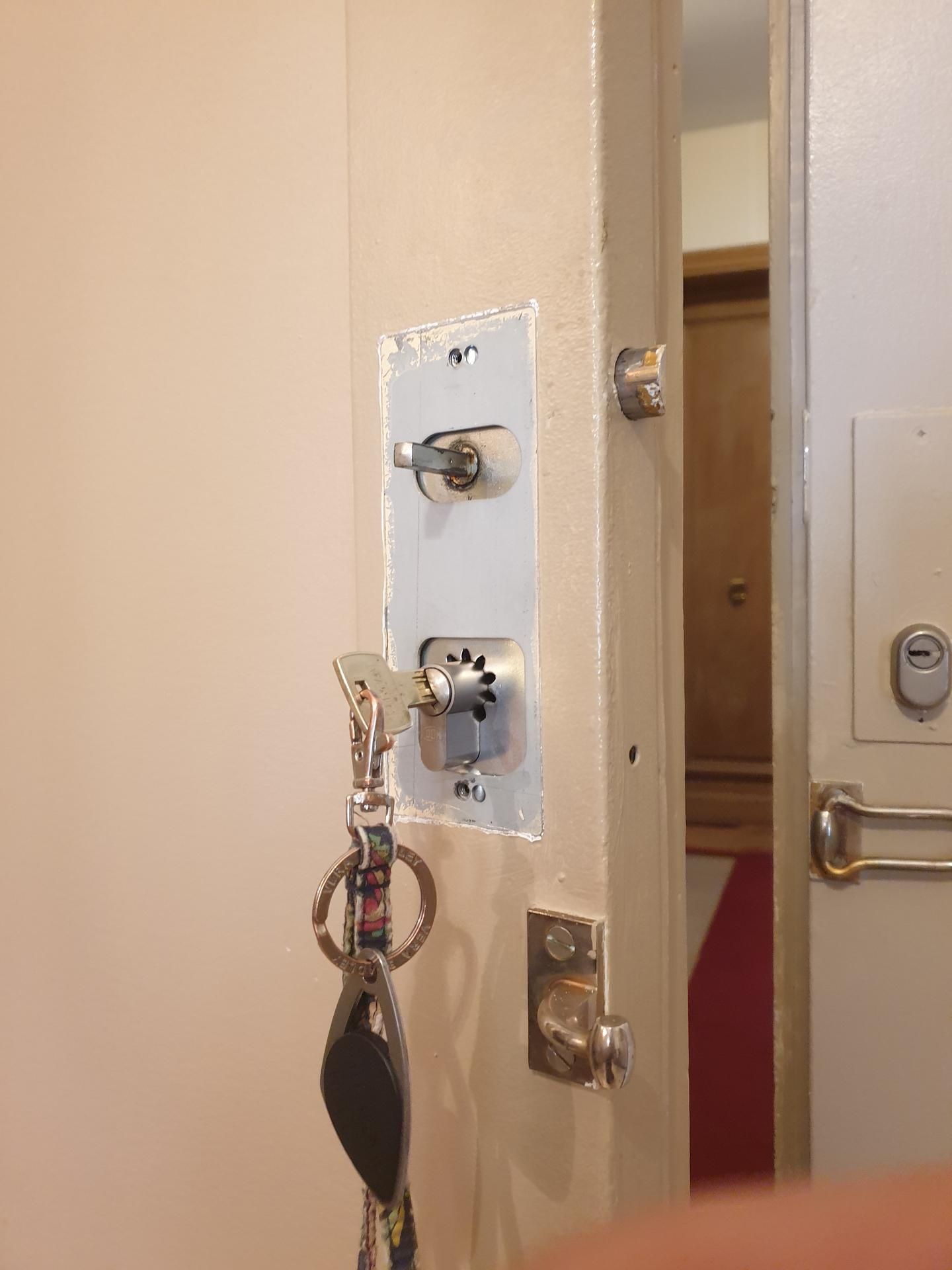 besoin d'une intervention rapide en serrurerie &agrave; courbevoie ? nos serruriers exp&eacute;riment&eacute;s sont disponibles 24h/24 et 7j/7 pour tout d&eacute;pannage urgent : ouverture de porte, changement de serrure et s&eacute;curisation de votre logement.